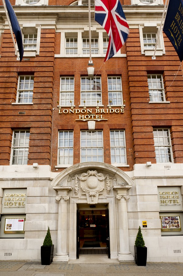 London Bridge Hotel entrée