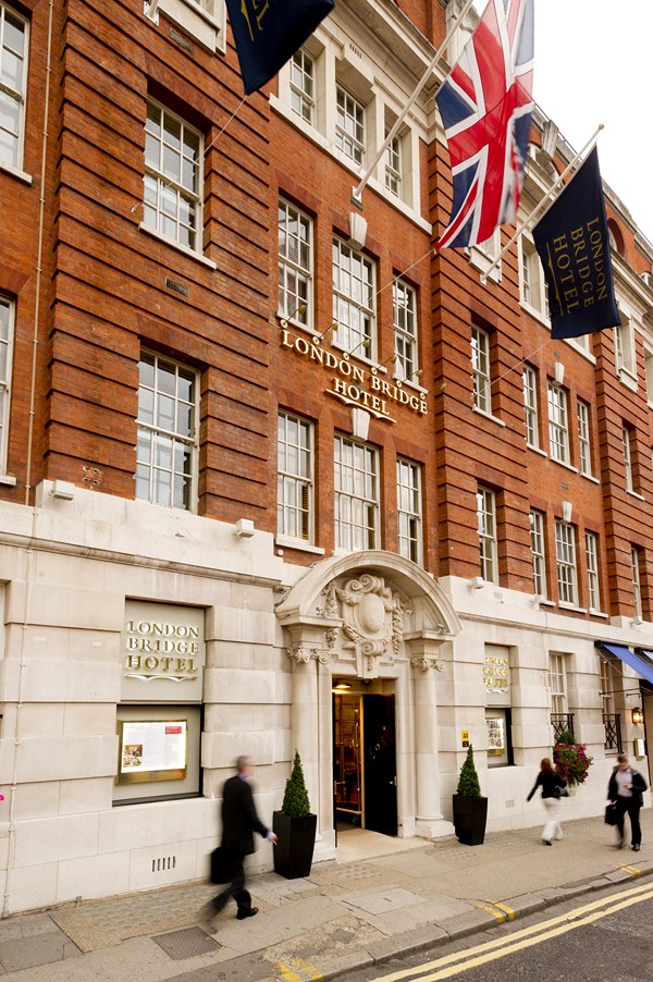 London Bridge Hotel entrée