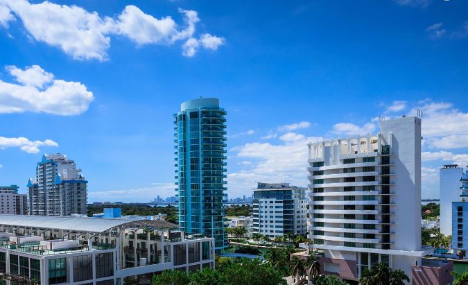 Hilton Cabana Miami Beach extérieur le soir