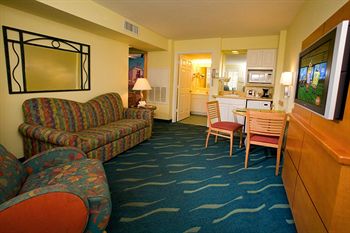 Nickelodeon Suites Resort  extérieur le soir