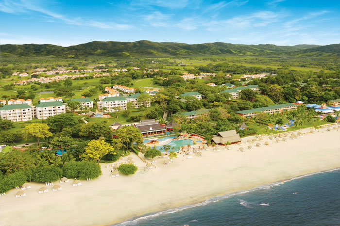 Royal Decameron piscine le soir 