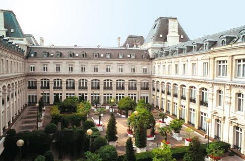 Crowne Plaza Paris Republique exterior 2