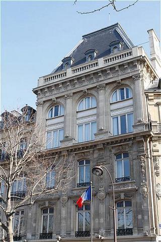 Crowne Plaza Paris Republique exterior 2